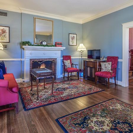 Cedars Of Williamsburg Bed & Breakfast Экстерьер фото