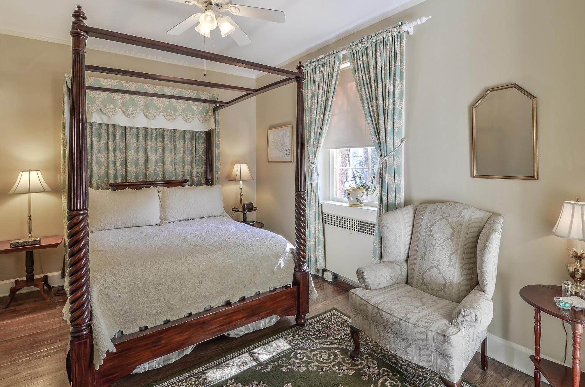 Cedars Of Williamsburg Bed & Breakfast Экстерьер фото