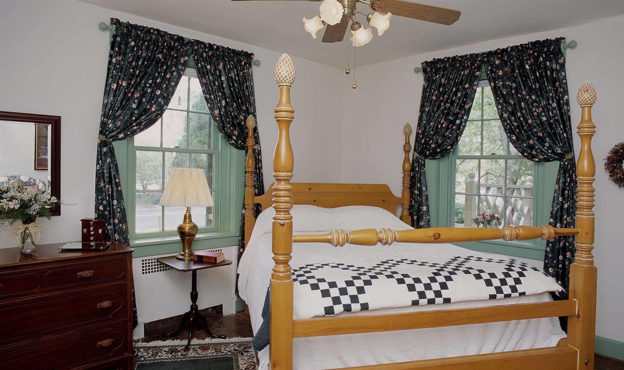 Cedars Of Williamsburg Bed & Breakfast Экстерьер фото